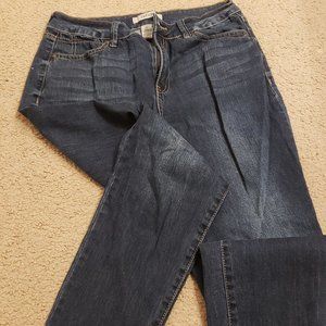 Jeans with frayed bottoms